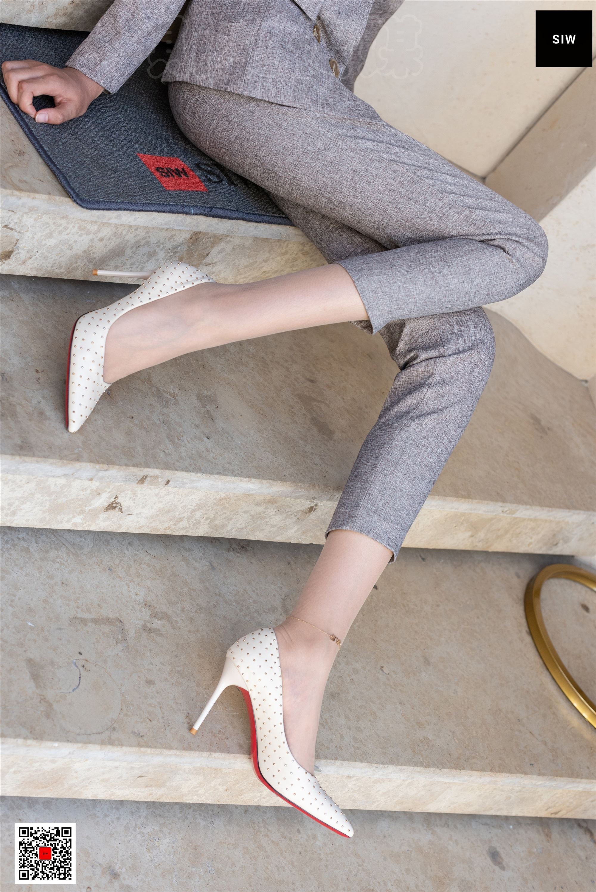 SIW斯文传媒 066 灰咖毛呢双排扣西装七分裤套装 - 嘉慧